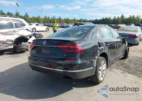 2017 Volkswagen Passat Sel Premium z USA, uszkodzony, nr VIN 1VWCM7A31HC064090